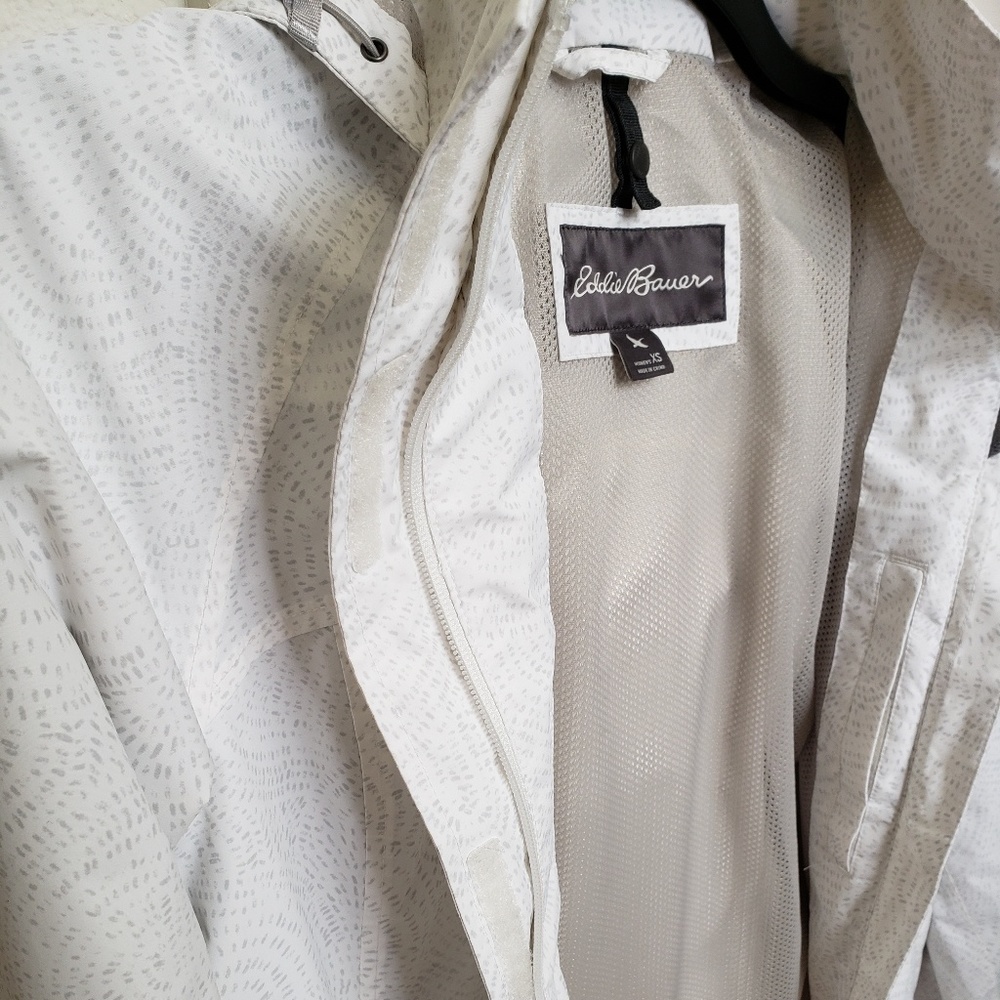 Women's Rainfoil Packable Jacket- Cloud - image 7